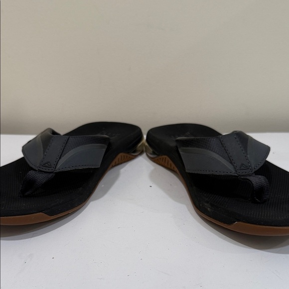 *Reef Men\'s Black and Gray Flip Flops (sz 10) main image 4